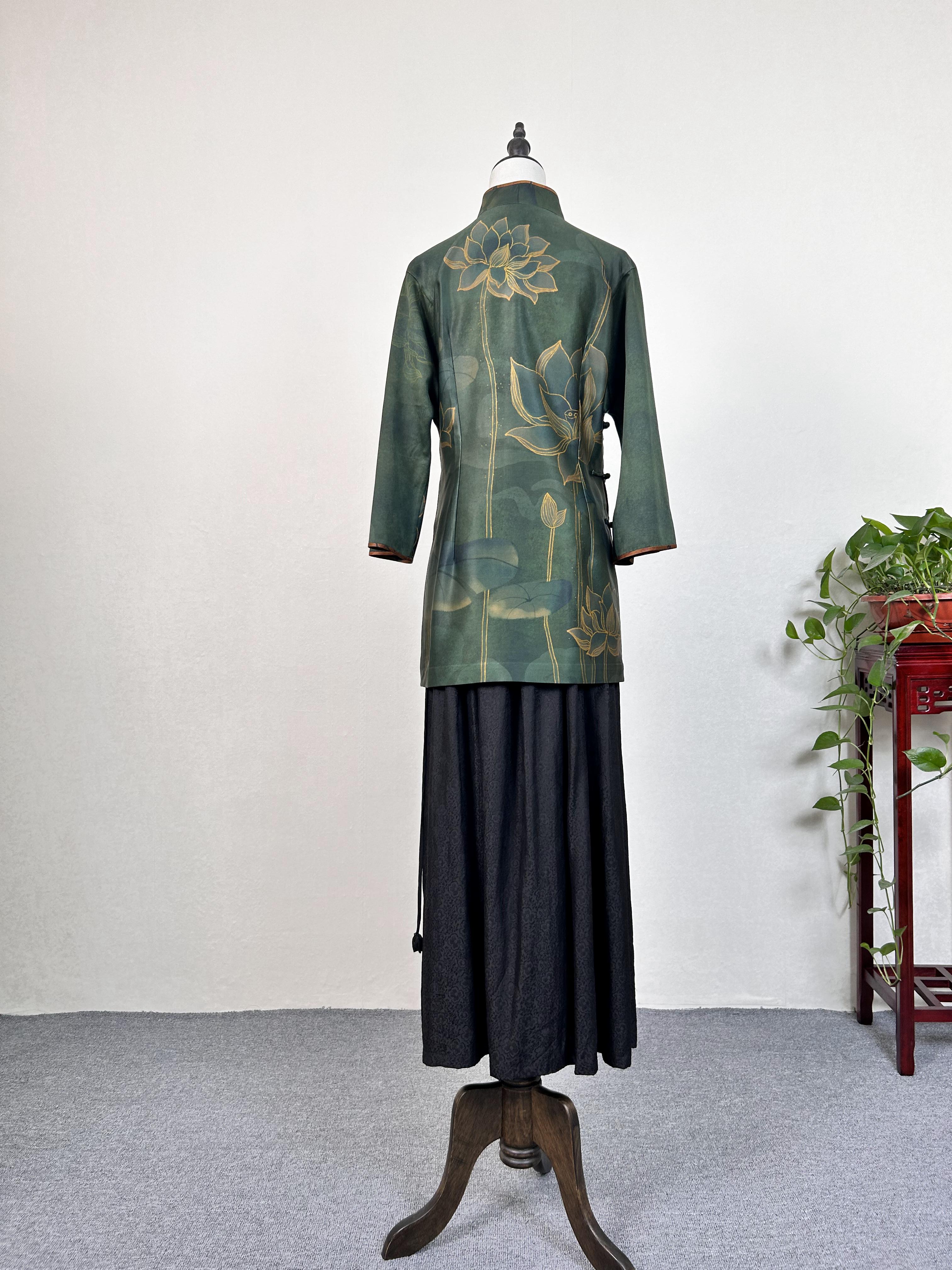 Fang Lu Guofeng Xiangyun Saao wears a top