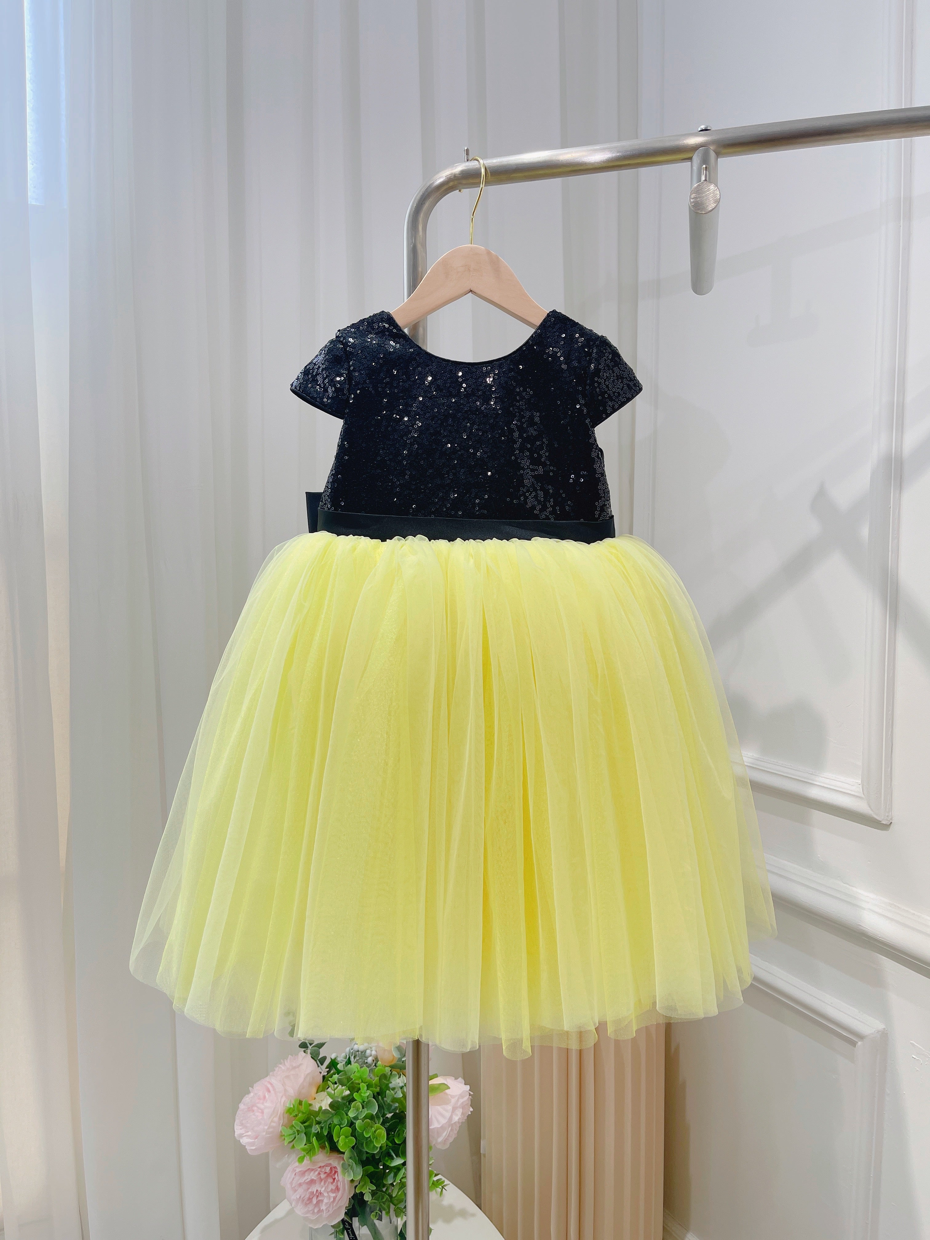 The top black and the bottom yellow dress skirt