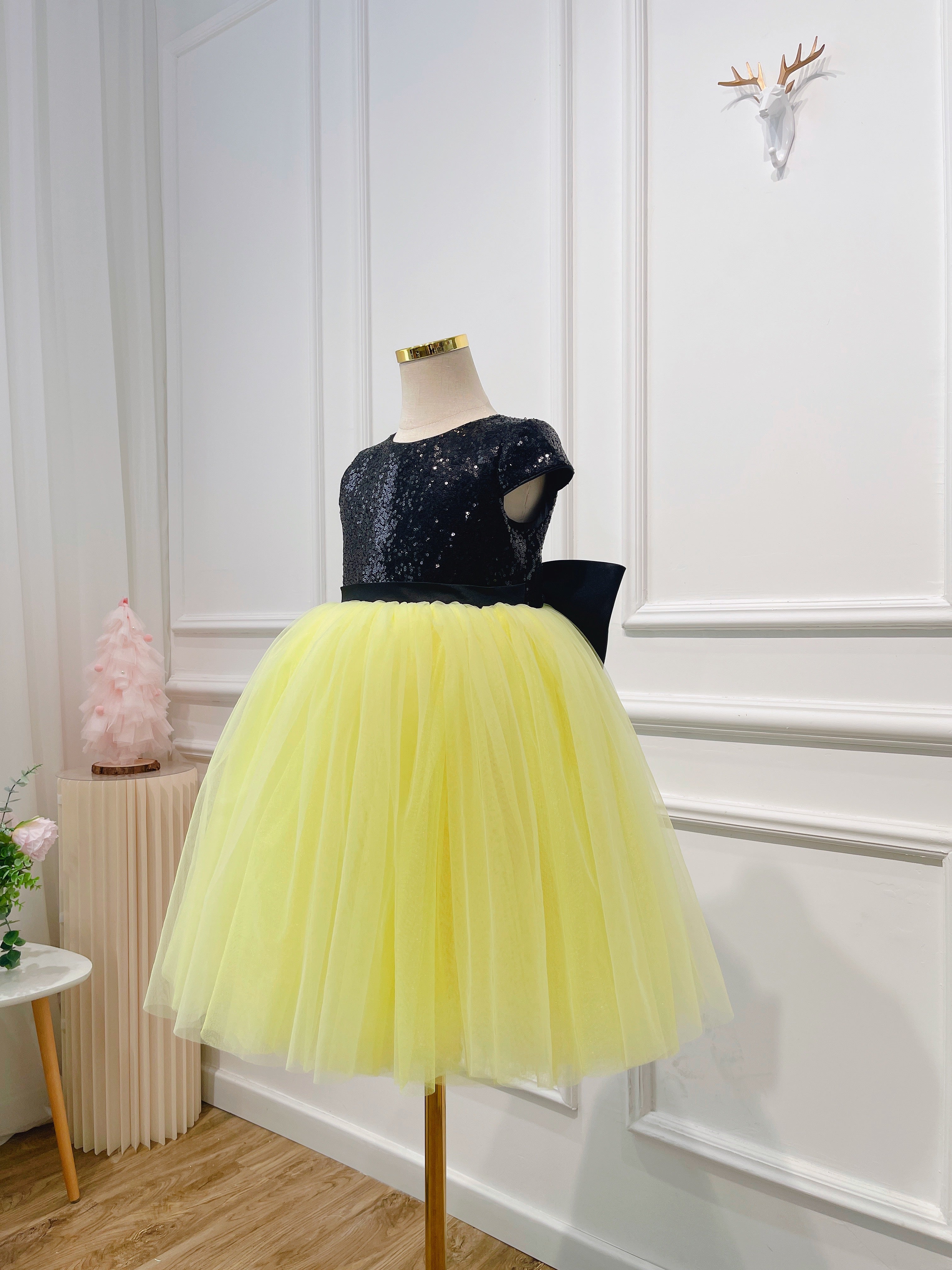 The top black and the bottom yellow dress skirt