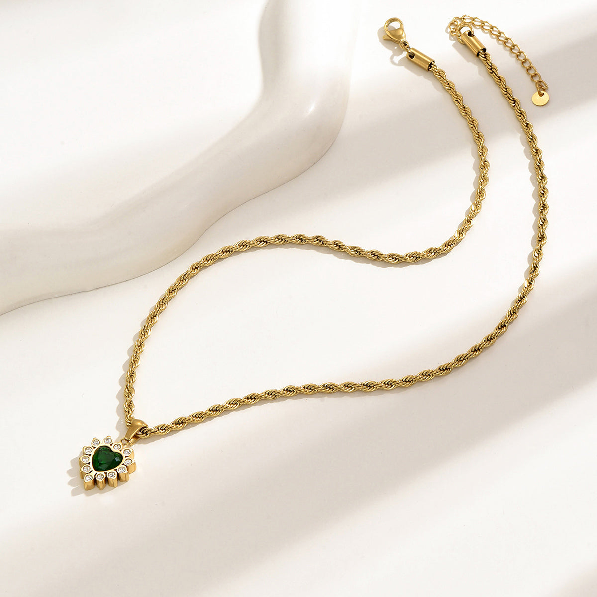 Vintage and elegant green zircon necklace